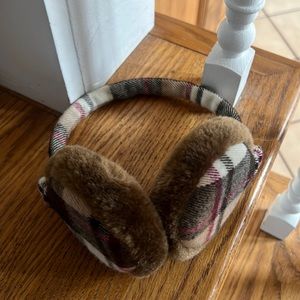 Woman’s earmuff
